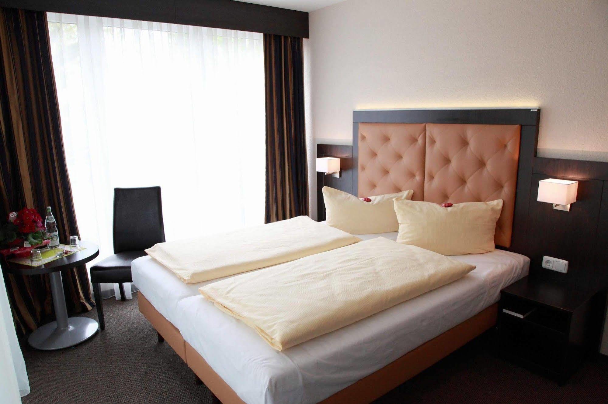Hotel Zur Heidebluete Hambuhren Luaran gambar
