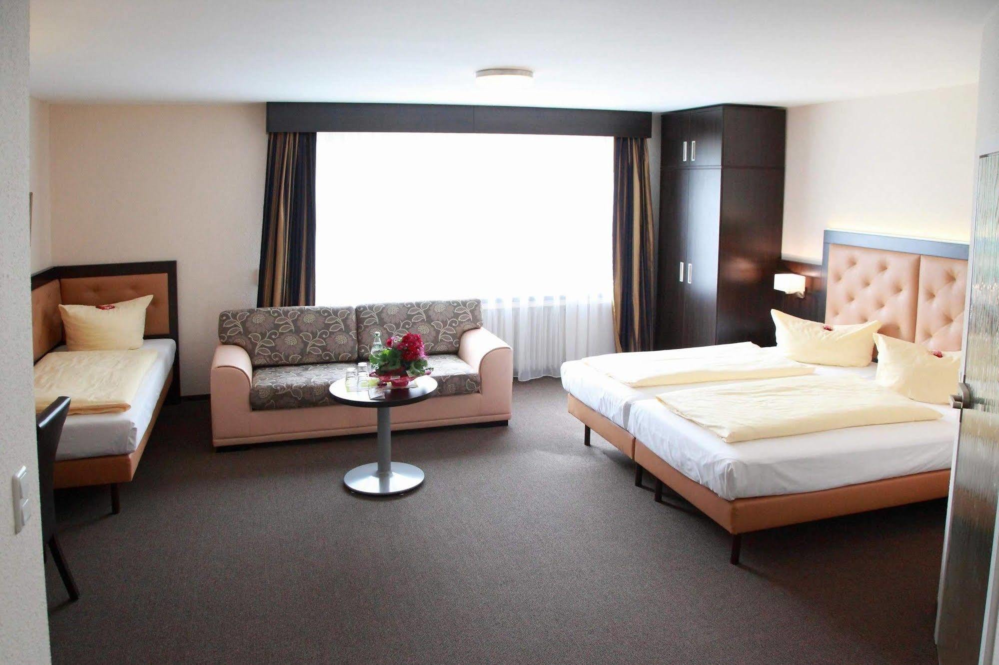 Hotel Zur Heidebluete Hambuhren Luaran gambar