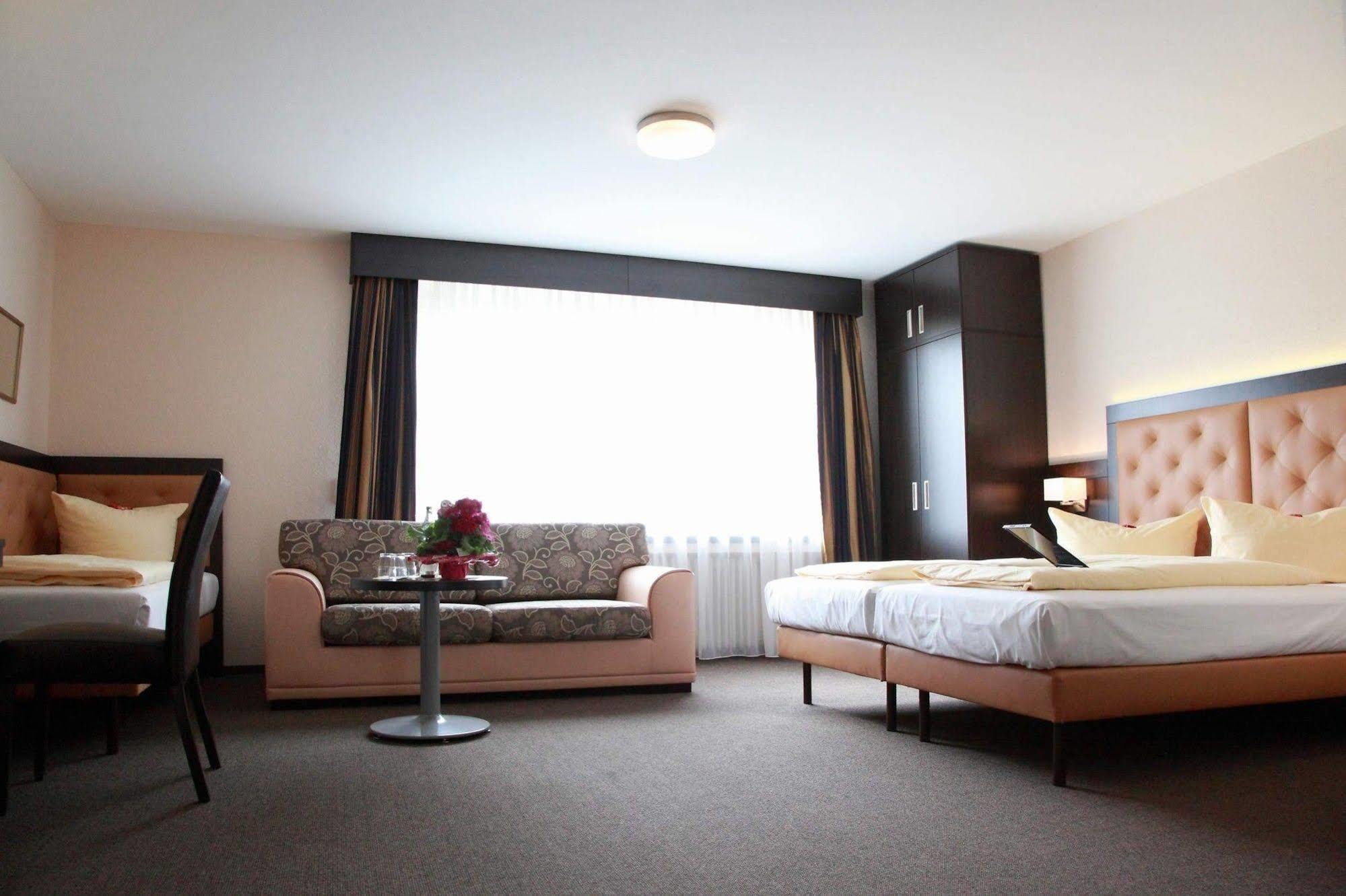 Hotel Zur Heidebluete Hambuhren Luaran gambar